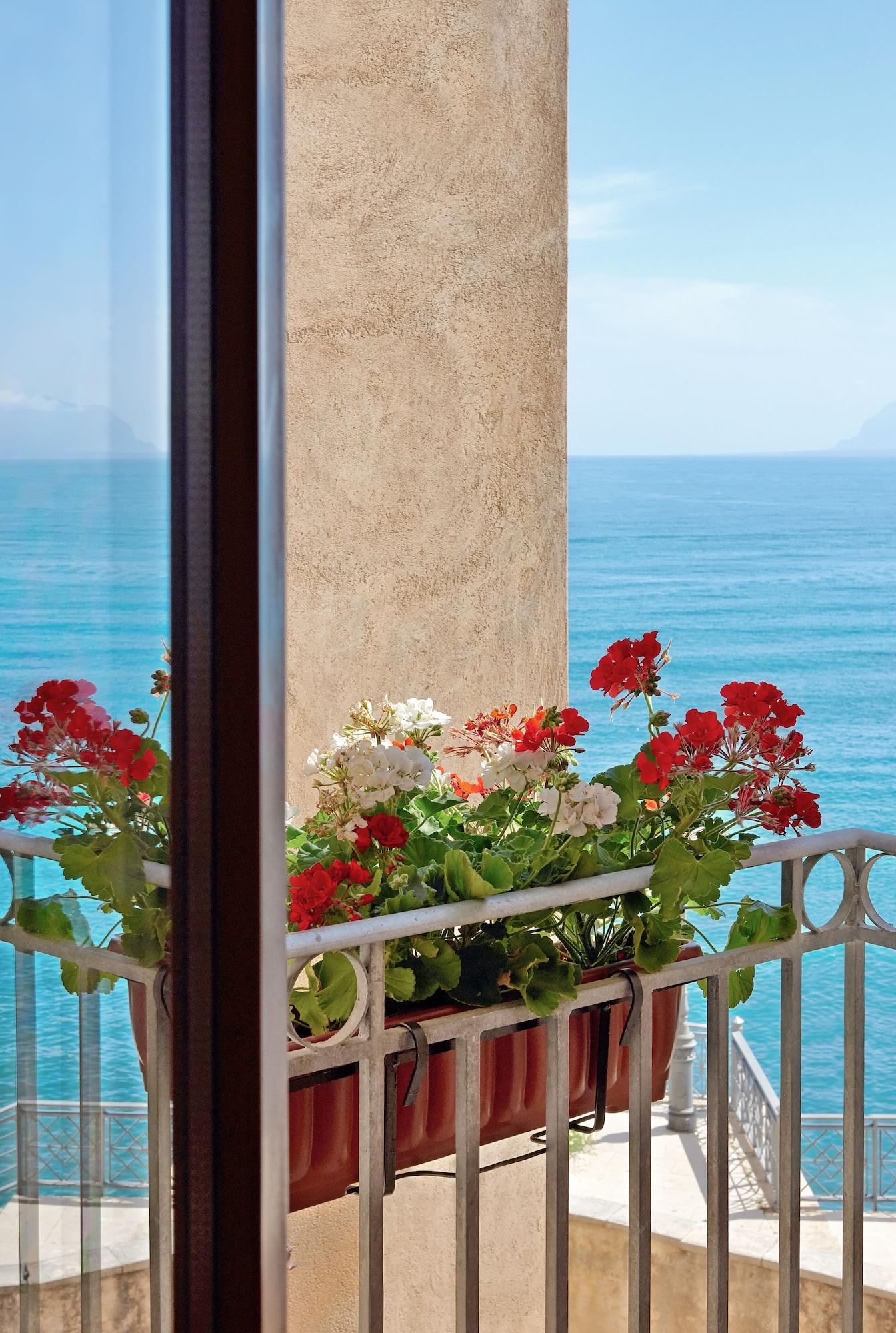 Hotel Al Madarig Castellammare del Golfo Exterior photo